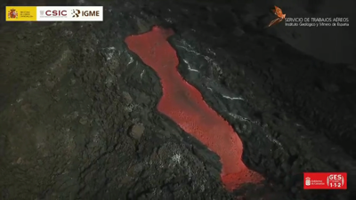 O volcán segue expulsando moita lava
