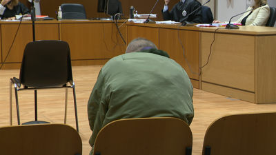O acusado na sala da Audiencia Provincial da Coruña