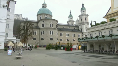 Rúas baleiras en Salzburgo no primeiro día de confinamento