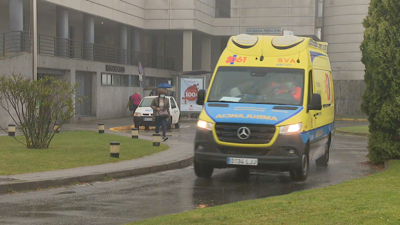 Ambulancia saíndo do hospital de Montecelo