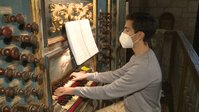 O novo organista oficial da colexiata de Xunqueira de Ambía é un músico de 16 anos
