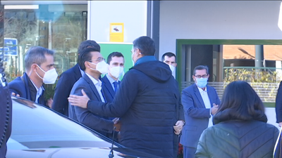 Pedro Sánchez chegando aos laboratorios da farmaceútica Rovi