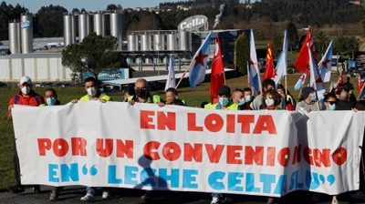 O persoal de Leche Celta mobilízase para desbloquear a negociación do convenio colectivo. (EFE/ Kiko Delgado)