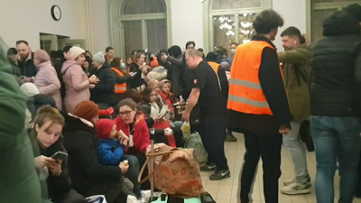 Unha estación de tren polaca acolle milleiros de refuxiados