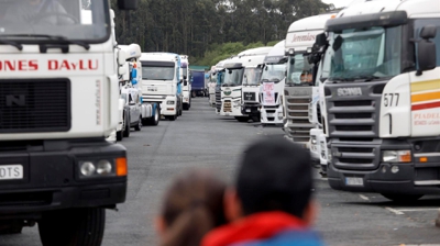 Os transportistas volveron ás marchas na comarca de Ferrol (EFE/Kiko Delgado)