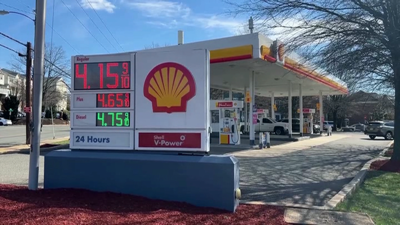 O prezo medio da gasolina nos EUA subiu preto do 30 por cento en tres meses