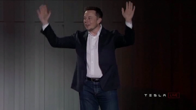 Elon Musk na presentación dun dos seus modelos de Tesla