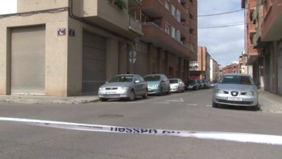 Os axentes encontraron o taxista inconsciente onda o seu coche na rúa do Sifó, en Lleida