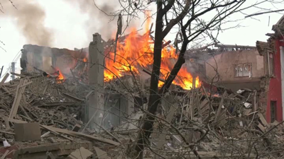 A artillería rusa atacou un zona residencial de Khárkiv, a segunda cidade de Ucraína