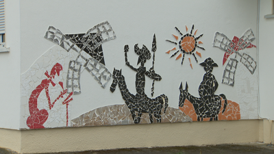 Mural do Quixote elaborado polos alumnos do colexio do concello lugués de Cervantes
