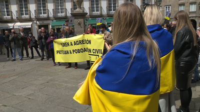 As familias ucraínas refuxiadas en Galicia acudiron ás concentracións en contra da invasión rusa