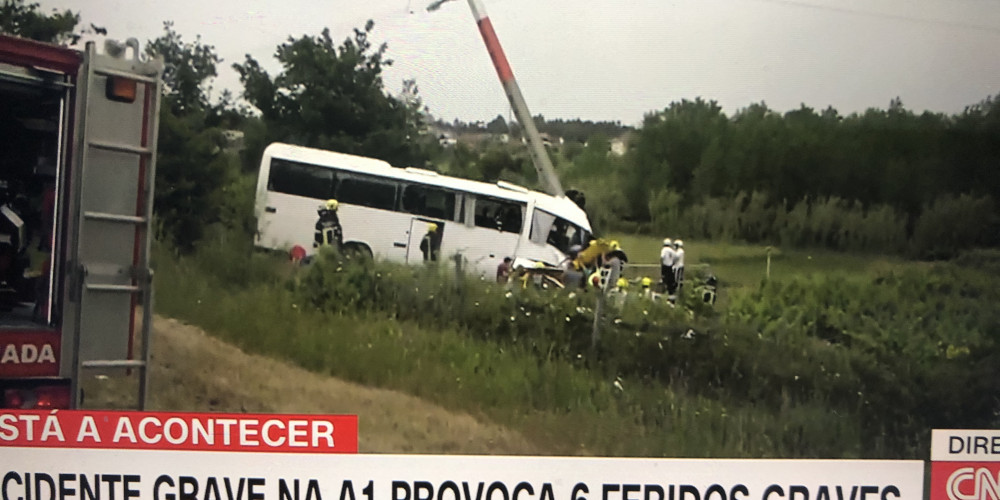 Imaxes do autobús accidentado/ Guimaraesdixital