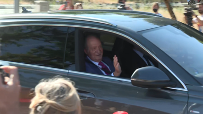O rei Xoán Carlos chegando ao Palacio da Zarzuela ás dez da mañá