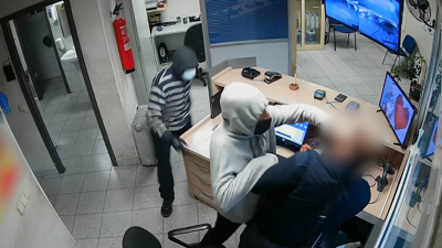 Imaxes dalgúns dos atracos que perpetraron, armados con navalla, en establecementos de Vilafranca del Penedès