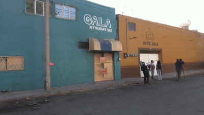 Fachada do hotel de Guanajuato, onde este martes irrompeu a tiros un grupo vencellado co narcotráfico