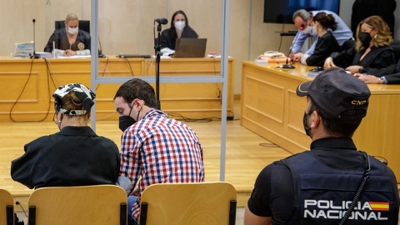 O Cuco e a súa nai durante o xuízo por falso testemuño en maio (EFE)