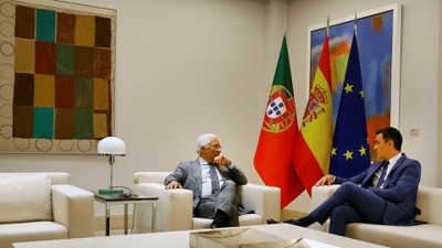 Pedro Sánchez con António Costa en Moncloa. EFE/ Sergio Pérez