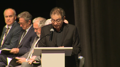Roberto Verino, emocionado durante o discurso de ingreso na Academia de Belas Artes