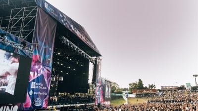 Milleiros de admiradores asisten ao concerto do británico Gallagher/ O Son do Camiño