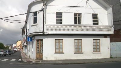 Unha das casas ocupada ilegalmente na avenida de Santa Icía