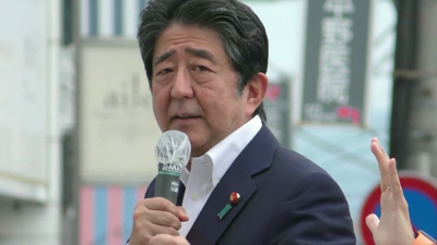 Shinzo Abe falaba nun acto electoral cando recibiu os disparos