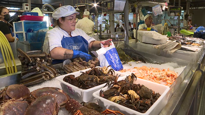 Posto do mercado de Ribeira que vende peixe e marisco