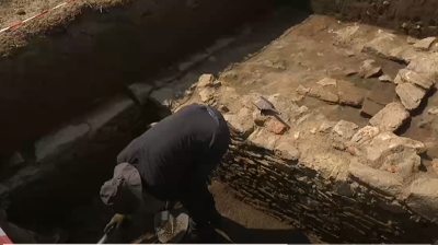 Arqueólogos traballan na escavación de Pedra do Altar