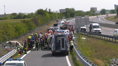 Tres mortos no accidente dunha furgoneta cunha vinte de migrantes en Austria