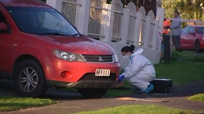 A policía de Auckland fai as probas forenses para determinar a identidade dos restos