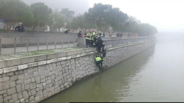 Equipos de rescate recuperan o corpo de Jimmy do río Manzanares