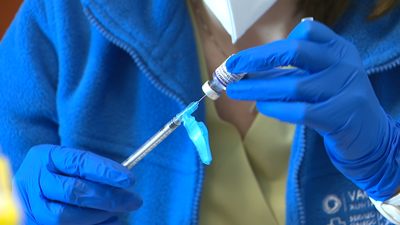 A vacina da covid volve administrarse na poboación máis vulnerable