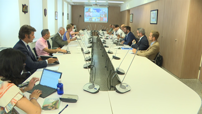Imaxe da xuntanza entre a secretaria xeral de Pesca con representantes da Xunta e do sector
