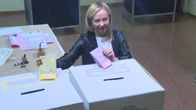 Giorgia Meloni votou uns minutos antes do peche dos colexios