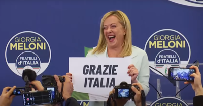Giorgia Meloni, a líder do partido Irmáns de Italia, durante a súa intervención para valorar os resultados das eleccións
