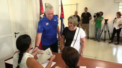 O presidente de Cuba, Miguel Díaz-Canel, votaba este domingo na Habana