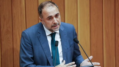 O conselleiro de Sanidade, Julio García Comesaña, no Parlamento de Galicia (EFE/ Lavandeira Jr)