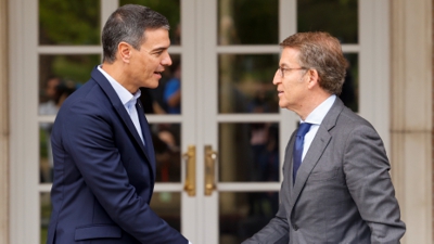 O presidente do Goberno e o líder da oposición, en Moncloa. EFE | Sergio Pérez