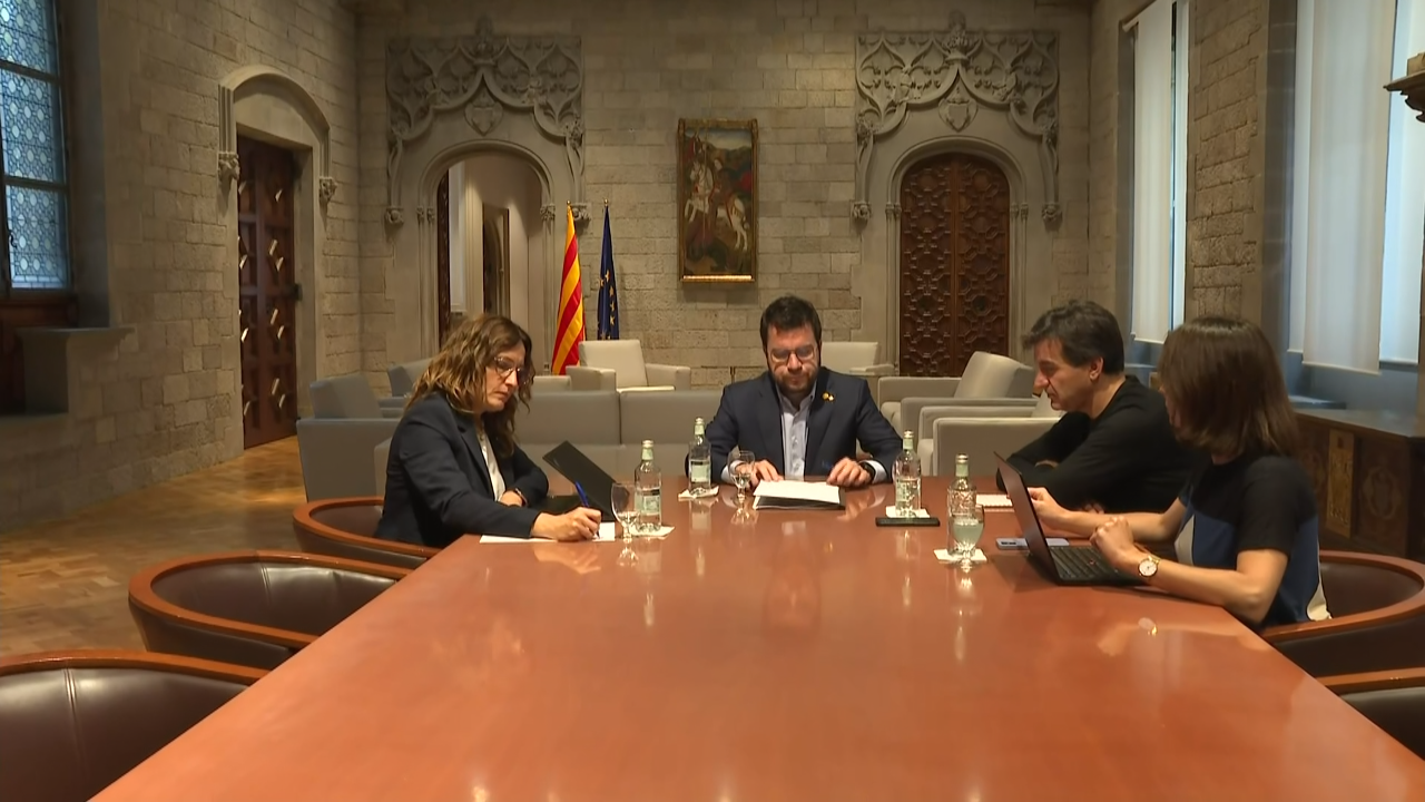 Junts pídelle a Aragonés que convoque eleccións ou se someta a unha cuestión de confianza