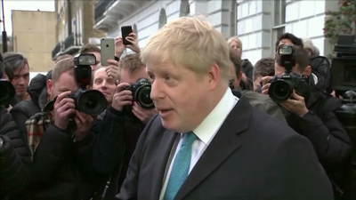 Boris Johnson ante os medios de comunicación/ Arquivo