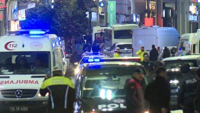 A policía acordoa a rúa Istiklal, en Istambul, onde estoupou unha bomba