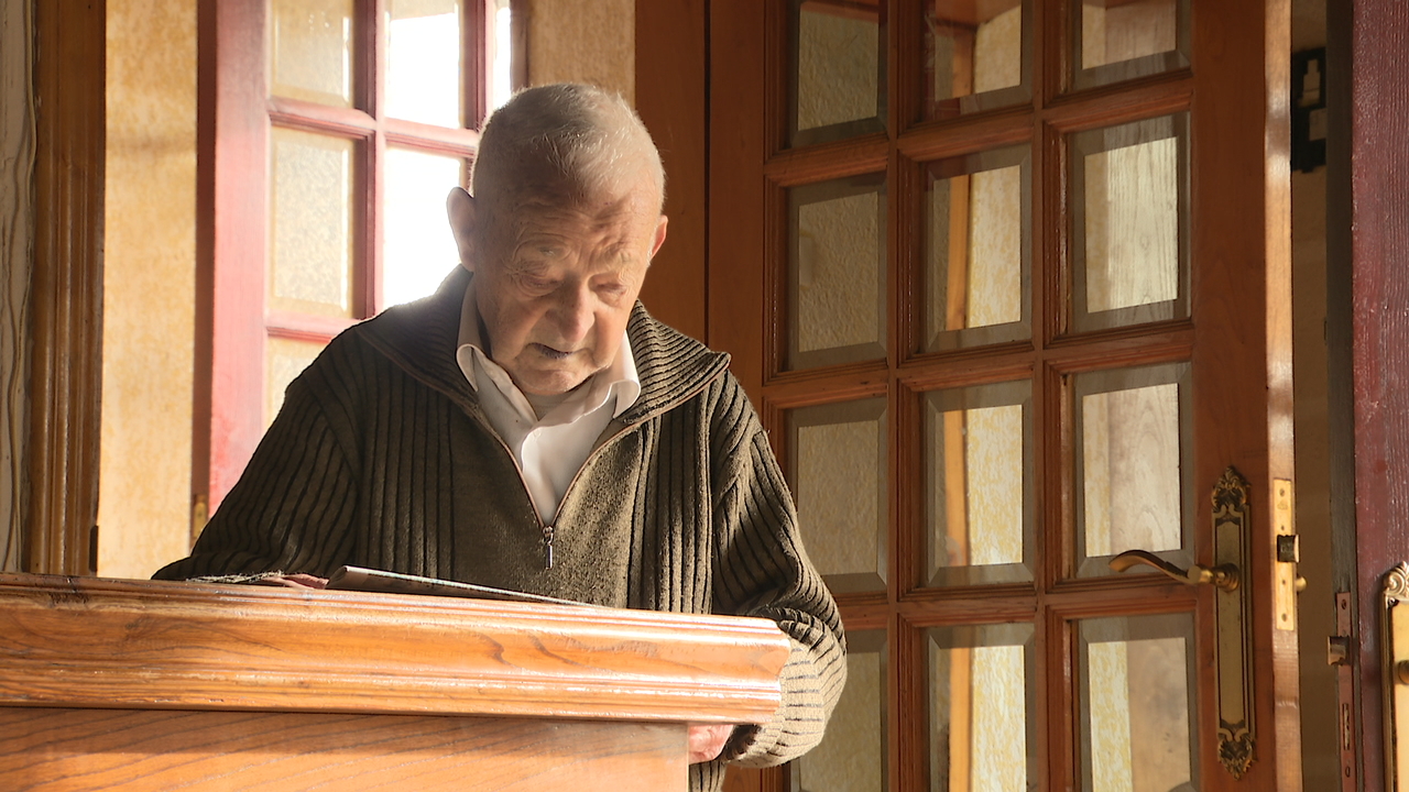 Inocencio Álvarez, de 90 anos, herdou o negocio, que xa era do seu avó