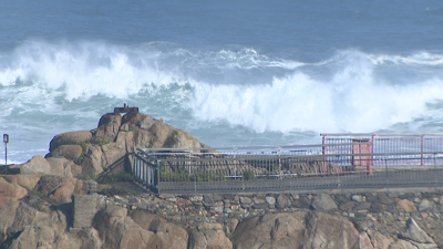 O mar golpea no litoral da Coruña