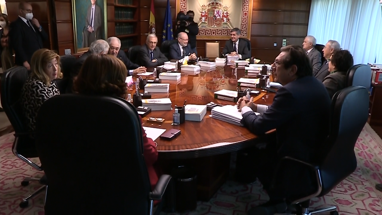 Reunión do pleno do Tribunal Constitucional con Pedro González trevijano como Presidente