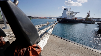 O buque Front Ocelot no porto exterior da Coruña (EFE/Cabalar)