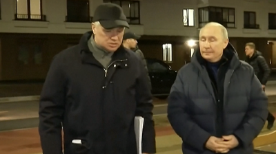 Vladimir Putin na recente visita que realizou á cidade de Mariupol