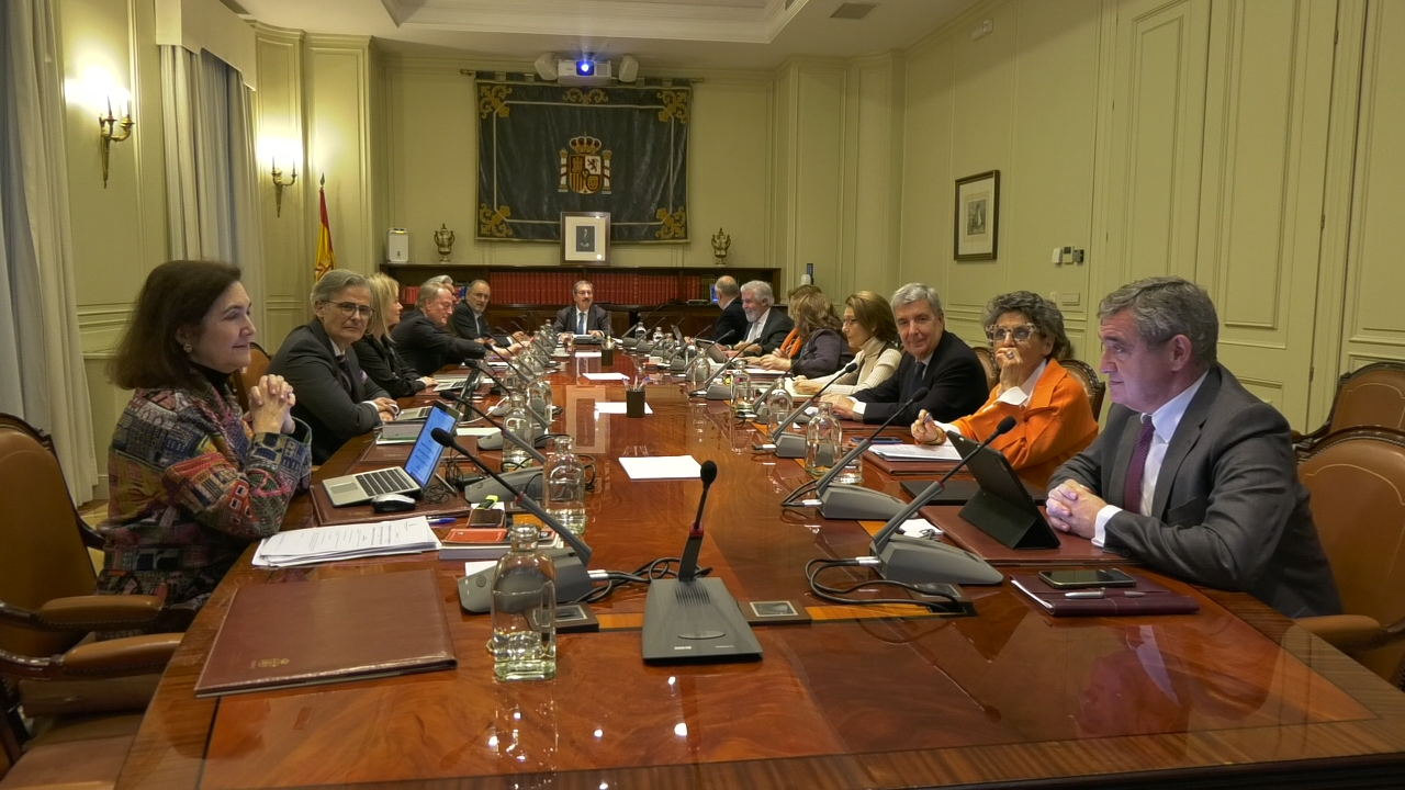 O sector progresistas queren obrigar a PSOE e PP a negociar para renovar o Consello