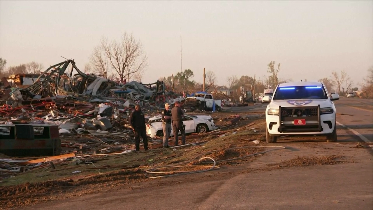 Efectos devastadores do tornado en Rolling Fork, Misisipi. EUA.