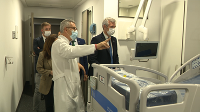 Alfonso Rueda durante a visita ás obras do hospital