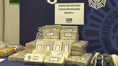 Na operación Matoxo incautáronse de case 25 quilos de heroína, teléfonos móbiles, unha tableta e elementos para cortar a droga