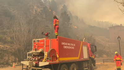 Efectivos da UME traballando na estinción do lume de Castelló